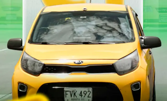 Taxi amarillo de servicio público — curso para licencia de conducción categoría C1